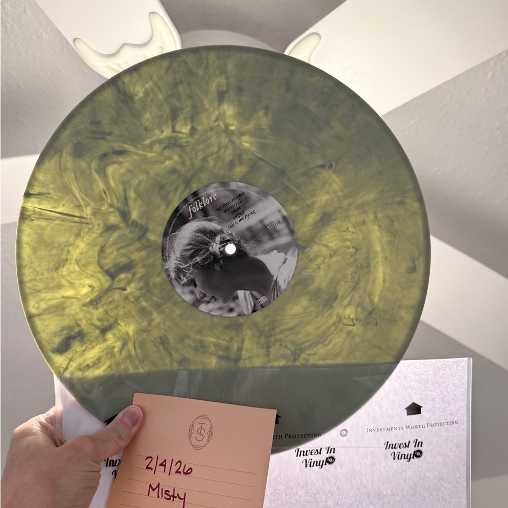 Taylor Swift Folklore Vinyl - Picture 6 of 9